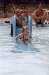 Diane glisse dans l'eau (piscine d'Annot)