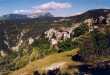 Peyresq vu du chemin qui grimpe vers le Courradour