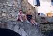 Archi et Laurence sur la fontaine