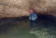 Marc en spéléologue dans les grottes de Méailles