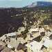 Le village vu du terrain de volley